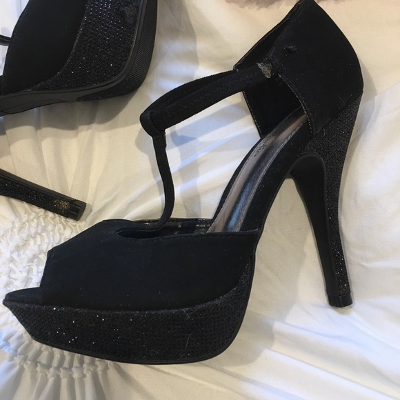 Women’s stilettos. Size 6 - Picture 2 of 7